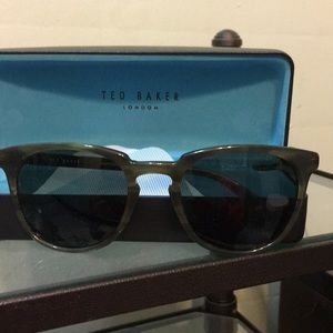 Ted Baker sunglasses with case 😎